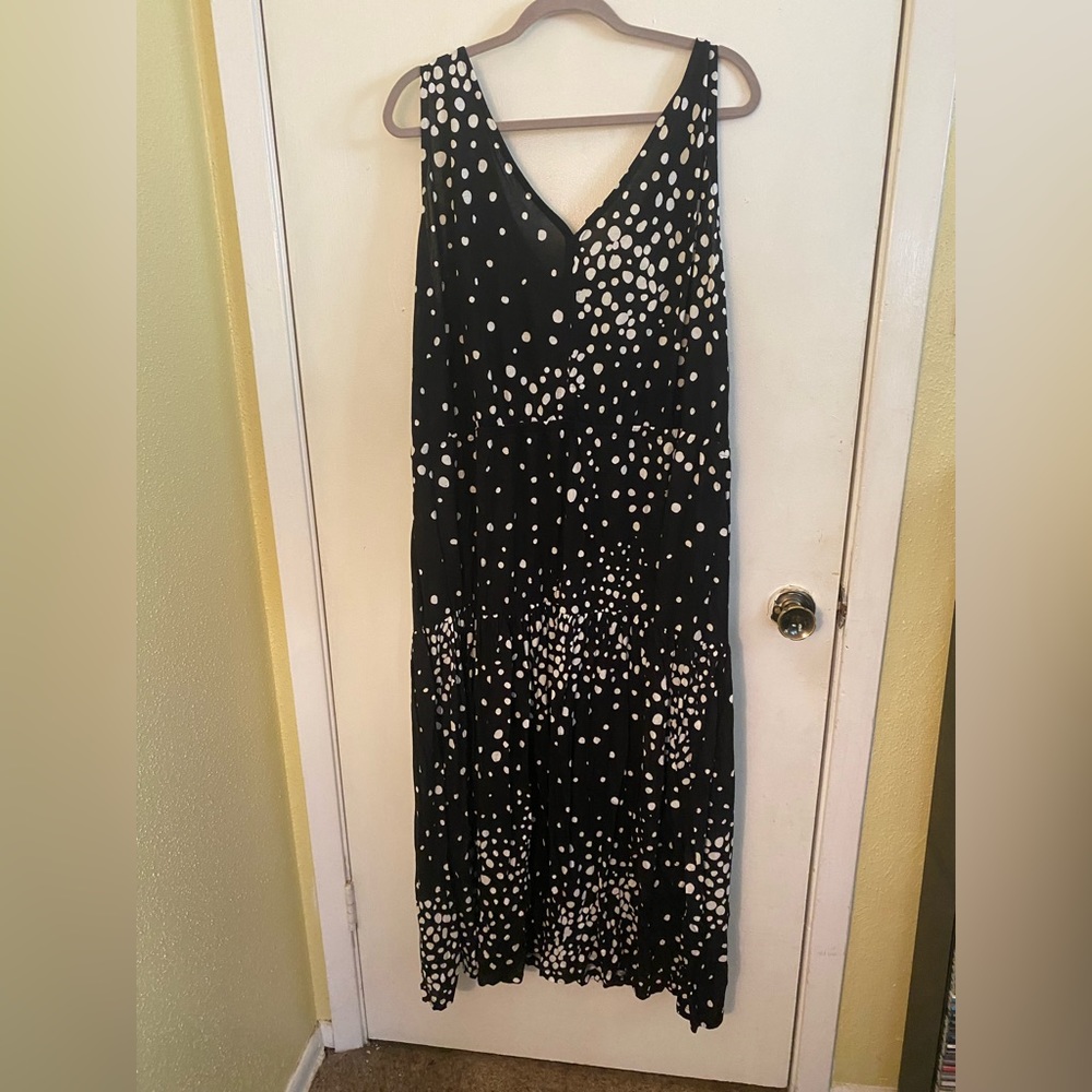 Venus - NWOT- black and white polka dot Maxi dress. Brand new- never worn- 1X - Picture 4 of 4